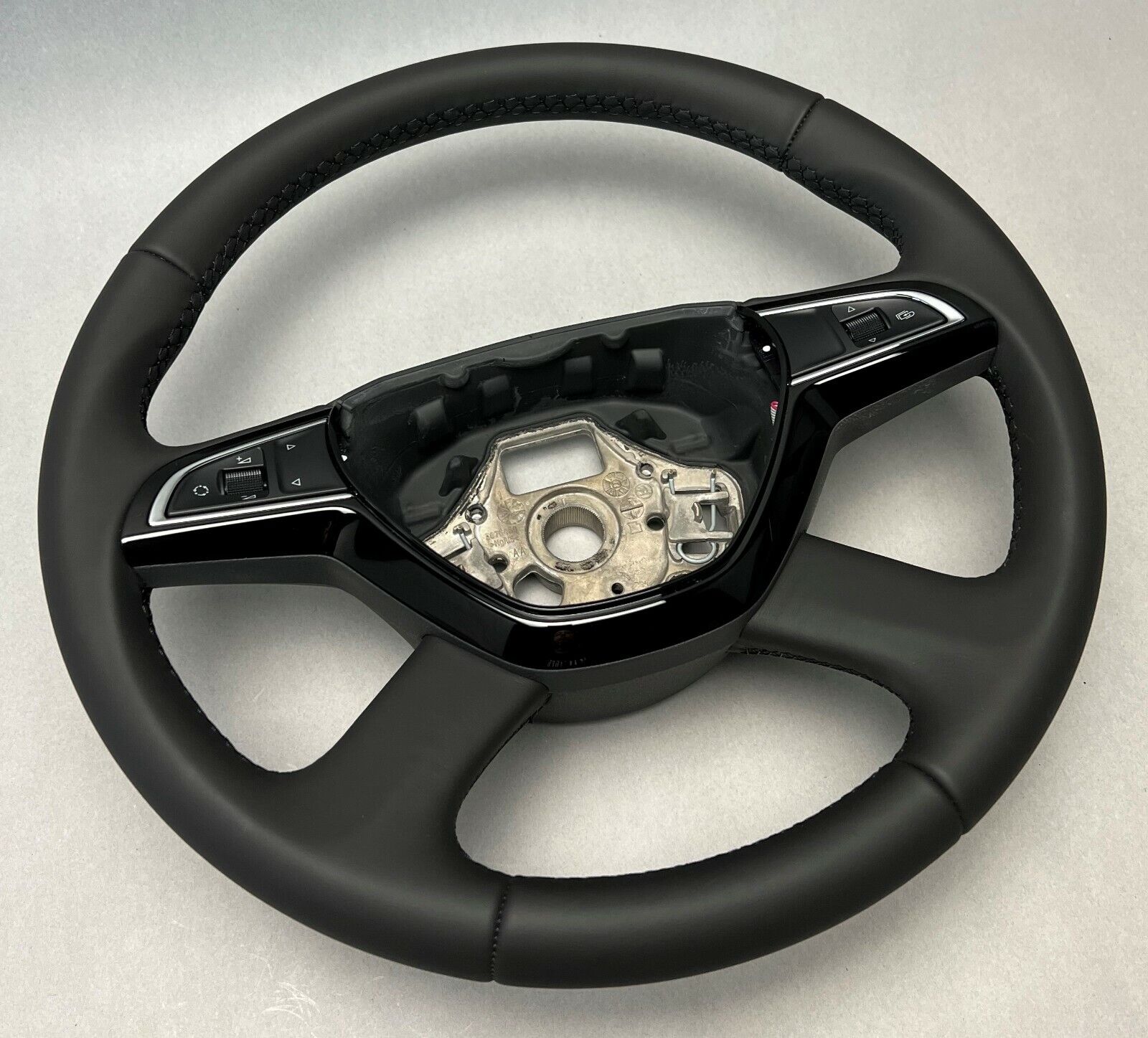 Skoda Octavia MK3 4-Speichen Multifunktion Lenkrad neu steering wheel volant